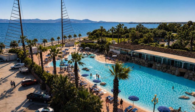 Phi Hotel Sighientu