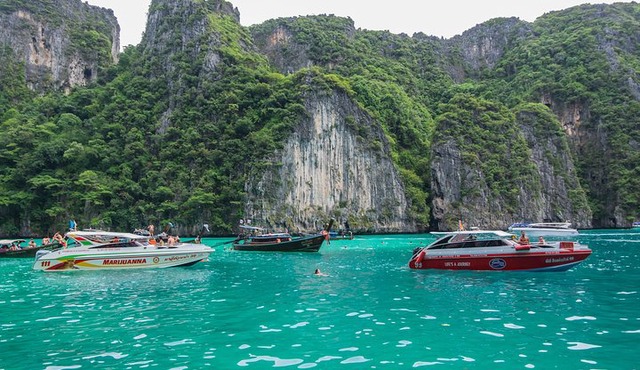 Phi Phi Islands Adventure Day Trip w/ Seaview Lunch by V. Marine