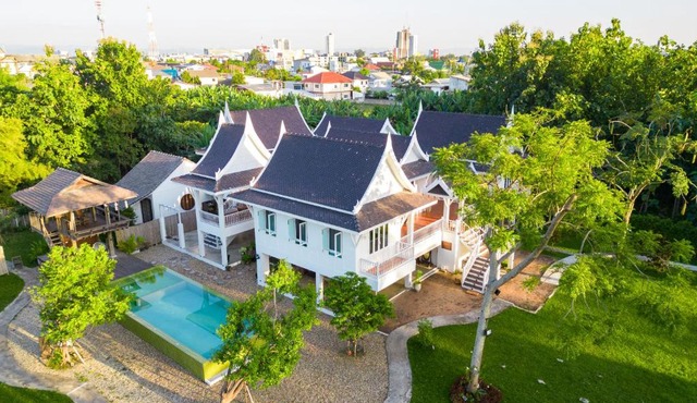 Phi Private Villa: Luxury Thai with Riverview