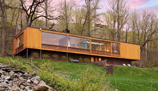 Philip Johnsons Wolfhouse - 1940s Landmark