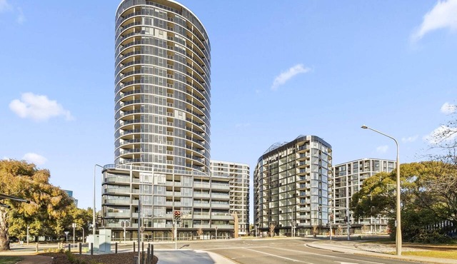 Phillip 2-Bed: Chic Interiors, Amazing Amenities