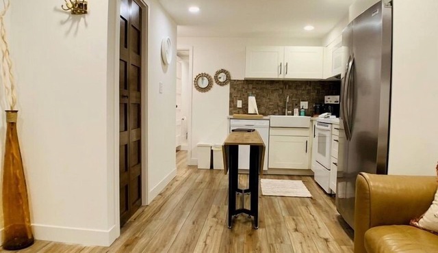 Phinneywood Basement Hideaway - Zoo meets Lake