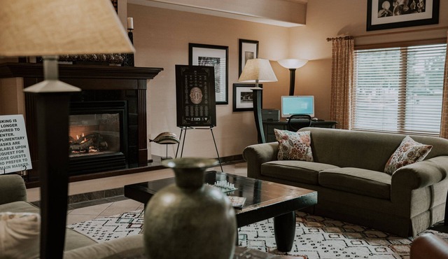 Phoenix Inn Suites - Albany