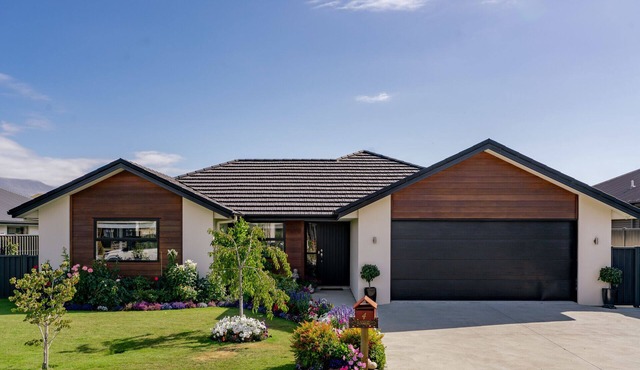 Phoenix Peace - Cromwell Holiday Home