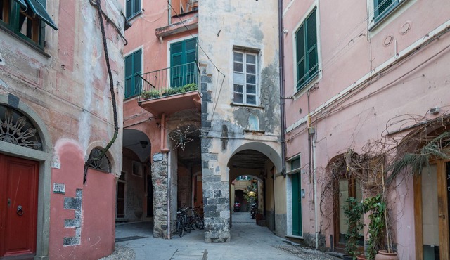 Picabon Quiet Apartment with AC & Balcony