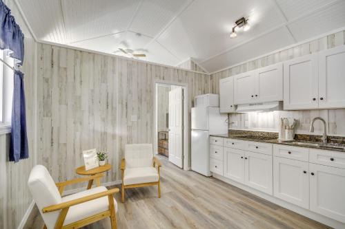 Picayune Tiny Home Rental ~ 11 Mi to Space Center!