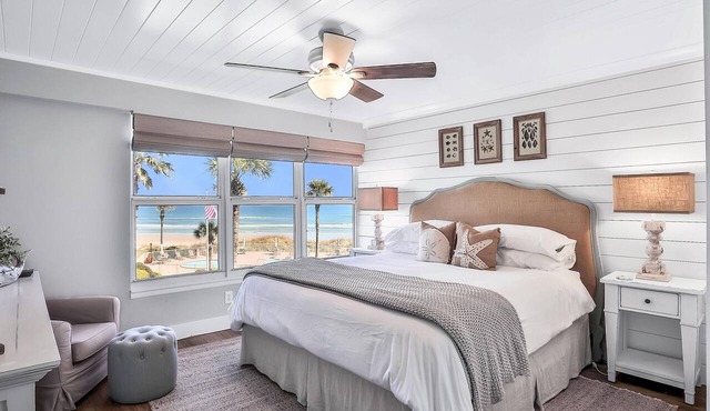 Picturesque, High End Vaca Condo, Atlantic Views from all corners. Sunset Deck