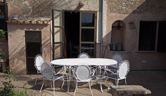 Picturesque typical Mallorcan house from the 19th century with pool