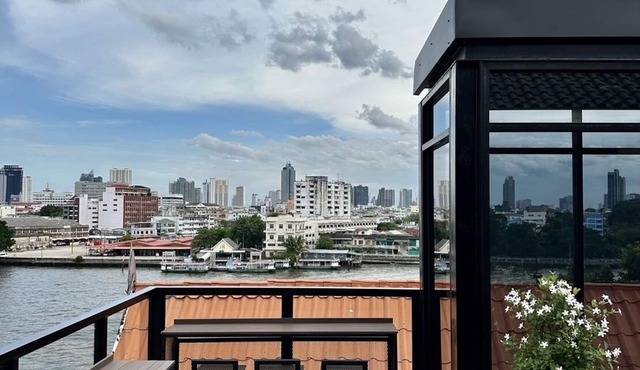 PIER 808 Hostel