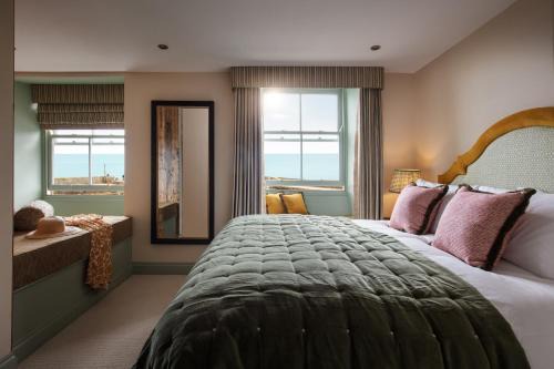Pier House