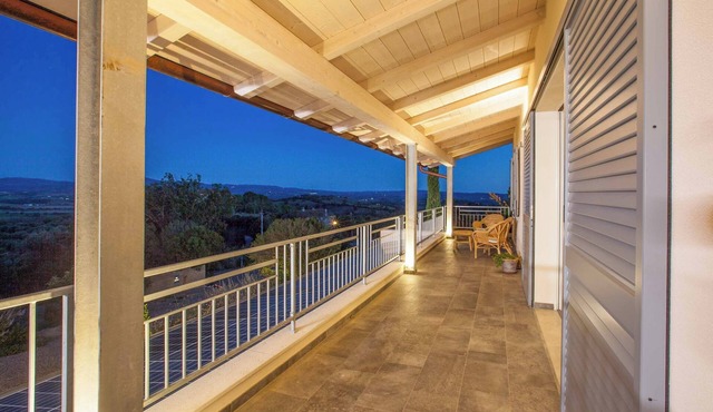 Pietra Bianca - Three Bedroom Villa, Sleeps 6