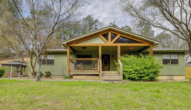Pigeon Forge Cabin w/Swim Spa: Walk to Dollywood!