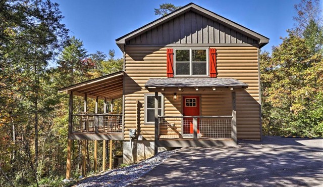 Pigeon Forge Cabin w/Hot Tub: 1 Mi to Parkway