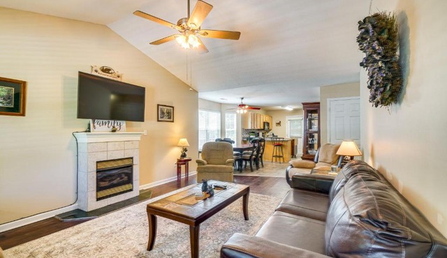 Pigeon Forge Home w/Screened Porch, 3 Mi to Town!