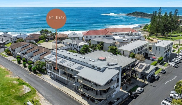 Pilotage 3 - Lighthouse Views, Yamba Waves & Holiday Days - Holiday Yamba