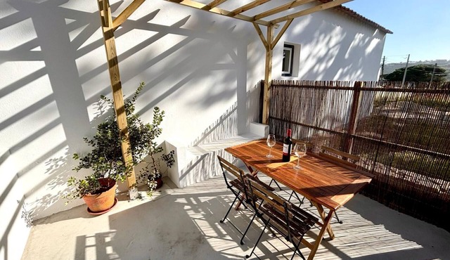 Pine & Apple Sintra Beach House – Calm Coastal Retreat Near the Sea