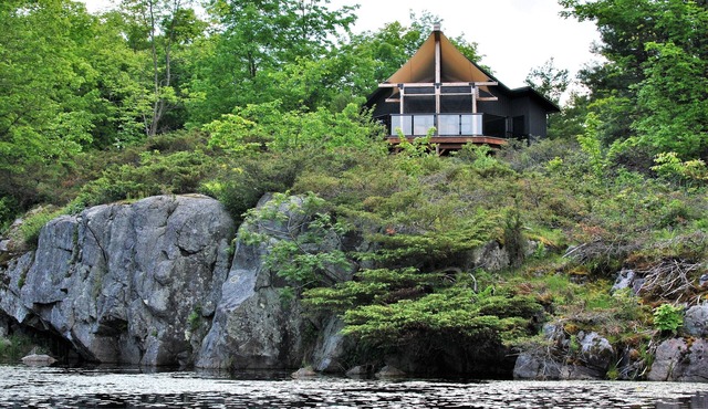 Pine Brae Eco-Resort: Off-grid cabin with lake access & private hiking trails
