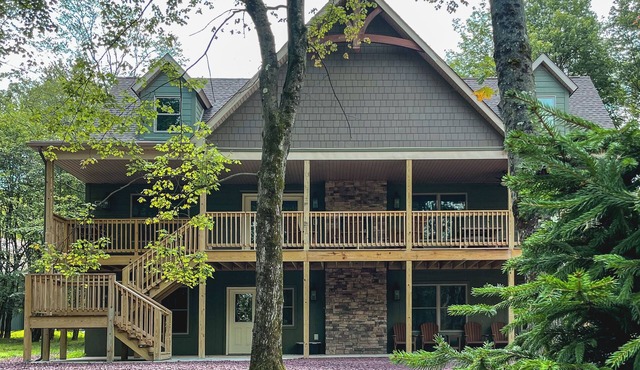 Pine Crest Lodge, 8BR 5BA Home with Beach Access, Fire Pit, & Private Hot Tub