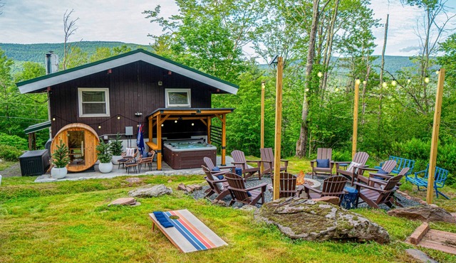 Pine & Peak - Hot Tub - Sauna - 3min to Hunter Mt - Pet Friendly