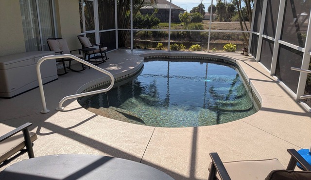Pine Valley Palms - Charming 3-BR Waterfront Home in Rotonda with Heated Pool