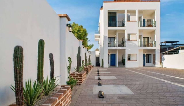 Pineda Complex for Groups up to 16 Guests Downtown