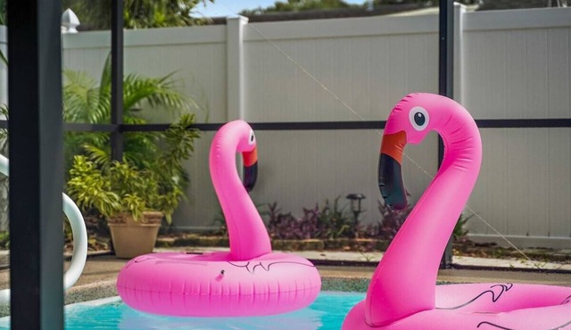 Pinellas Coastal: Pool & Jacuzzi Vacation Home