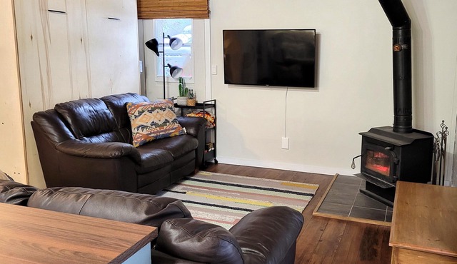 Pinescape: Cabin WiFi Wood Fireplace Pet friendly Fish Relaxation