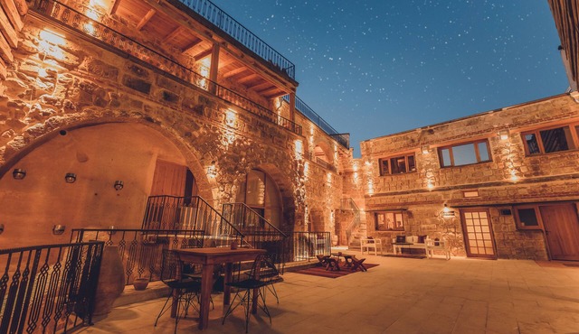 Pinhan Cave Suites