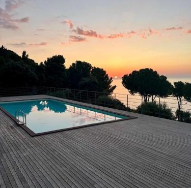 Pini, a Paradise Oasis
