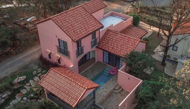Pink Villa by Tubtao Sleepy Hill