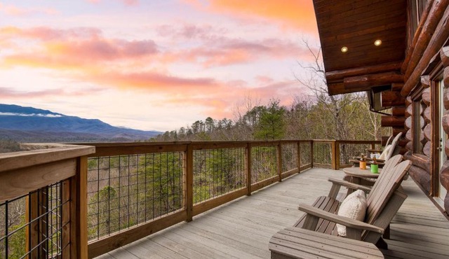 Pinnacle Chalet by AvantStay