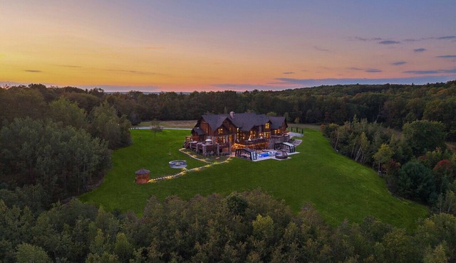 Pinnacle Pointe by Relaxtay | 600-Acre Private Luxury Estate with Spa, Pool, Theater & Lake