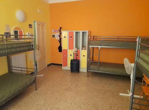 pisa train station hostel