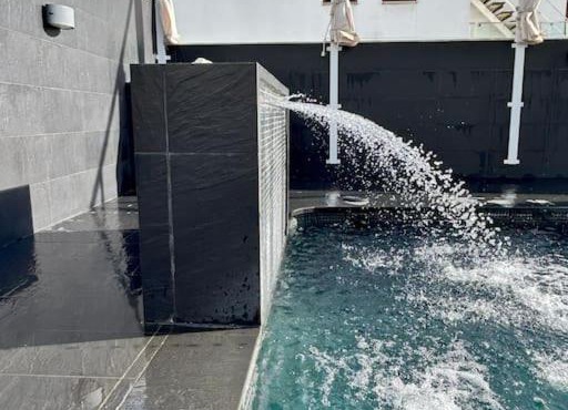 Piscina privada abierta en A morada que Sonhaba