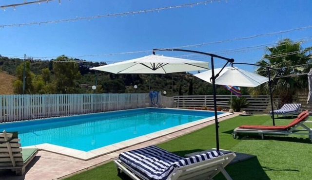 Piscina Privata tra le Colline – Relax tra Segesta e il Mare