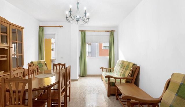 'Piso Leoncio' with Mountain Views, Balcony and Wi-Fi