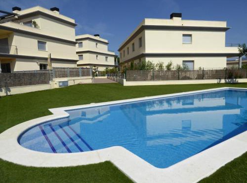 Piso moderno con terraza, jardín, piscina y WiFi, a 400m de la playa en Llançà - ES-228-137