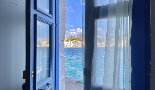 Pitini 2 - Seafront - Harbour view
