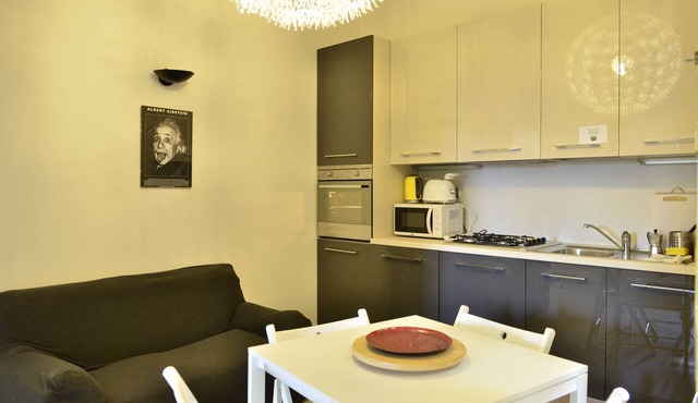 Pitti Three - Two Bedroom Apartment, Sleeps 4