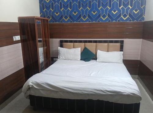 PLAY HOTEL ADITYA RESIDENCY couple friendly