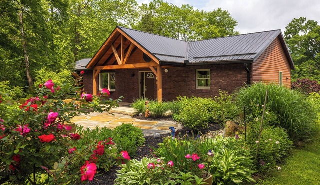 Play set-Panoramic Lake View-Hot Tub-Covered Decks-Game Room-Kayaks-Canoes-Bikes