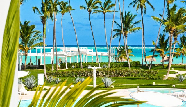 Playa Turquesa Luxury Beach Front Condo with Ocean View and Much More