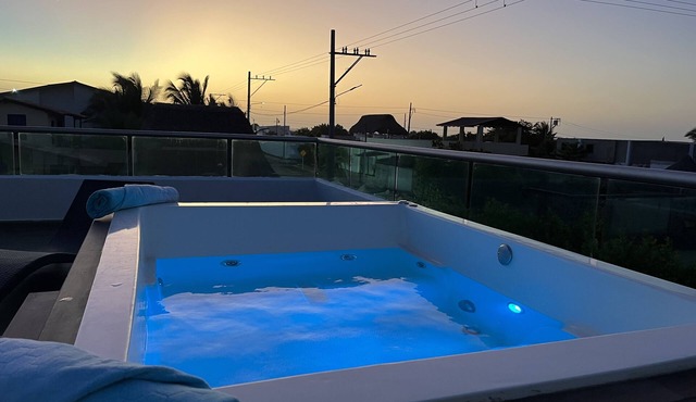 Playa y Jacuzzi con las estrellas en Salinas