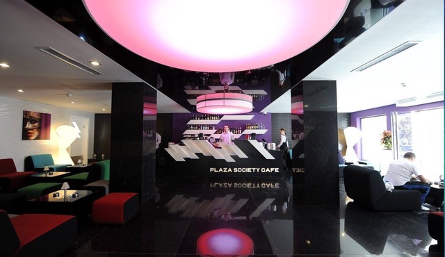 Plaza V