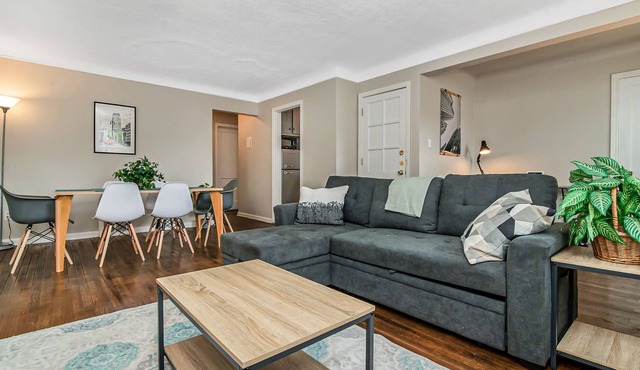 Pleasant Family Stay in Home near Downtown Detroit