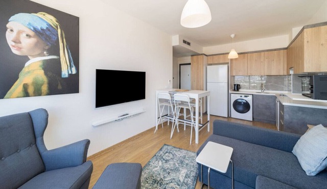 Pleasant Flat with Shared Pool in Kepez