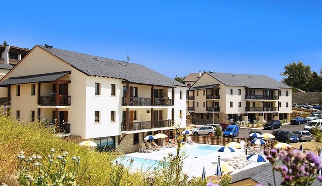 Pleasant Font-Romeu Studio, warm and bright with mountain views