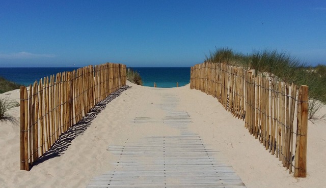 Pleasant house perfectly located 6 min walk from a beautiful beach