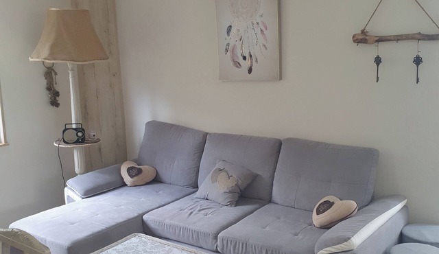 Pleasant, quiet apartment with terrace in the hills above La Bourboule.