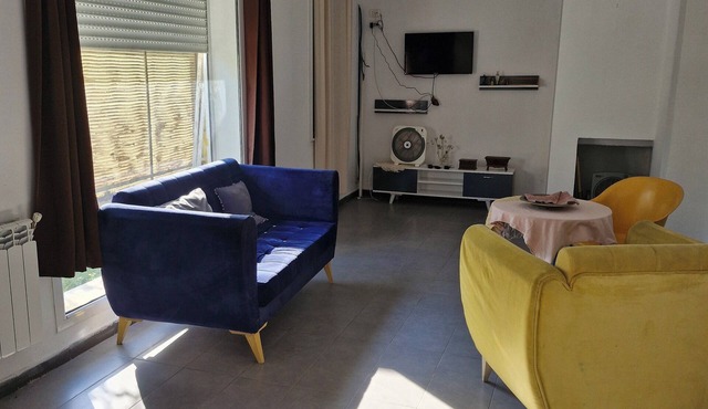 Pleasant villa with large living room, 2 new bedrooms, garden and motorized garage.